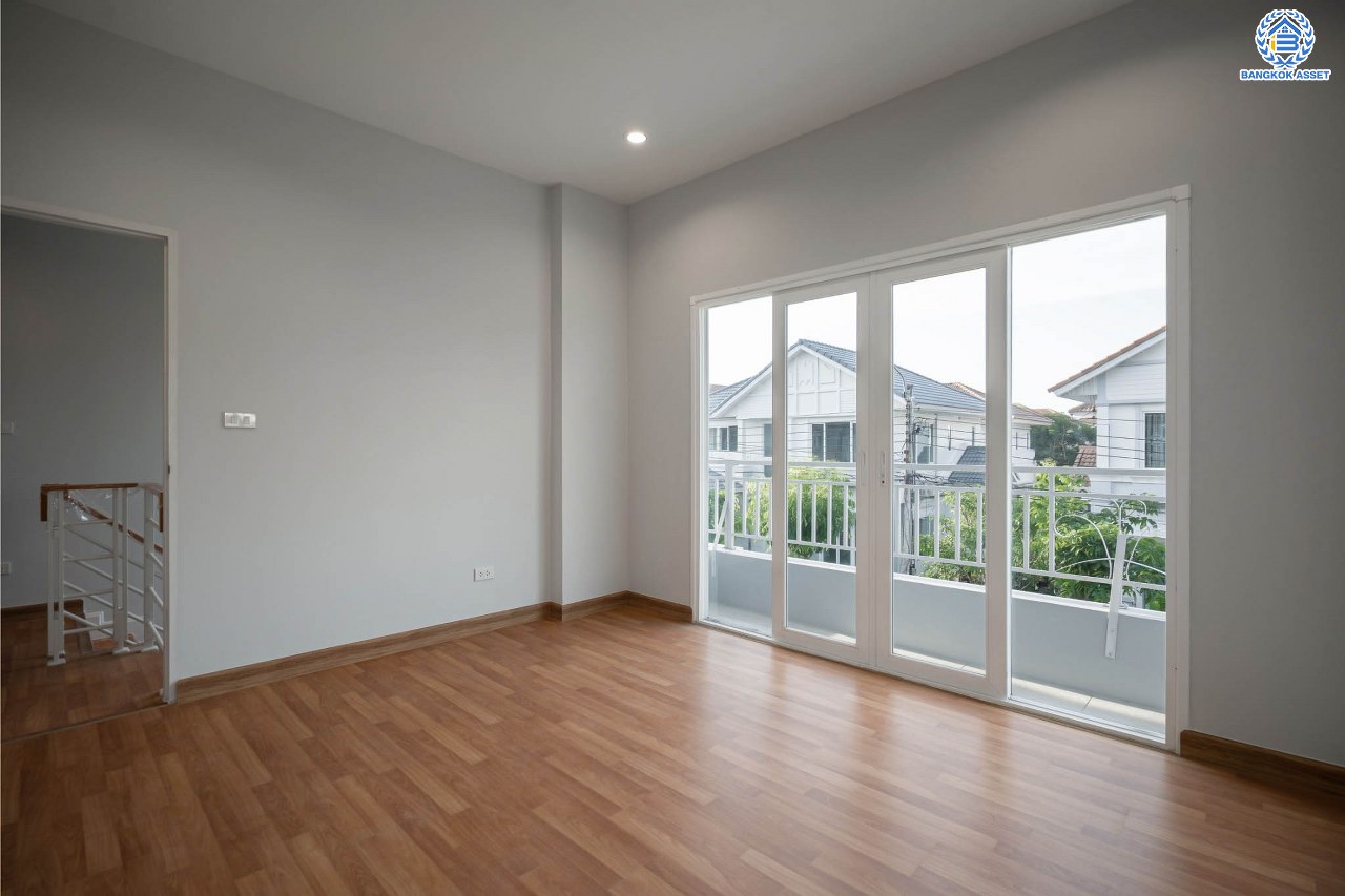 บ้านมือสองตกแต่งใหม่ โครงการ เพอร์เฟคเพลส ราชพฤกษ์ บ้านเดี่ยว จากแบรนด์ Property Perfect เนื้อที่ 56.2 ตร.ว. ฟังก์ชัน 3 ห้องนอน 3 ห้องน้ำ  1 ห้องอเนกประสงค์ จอดรถได้ 2 คัน กับทำเลโซนเมือง ที่เชื่อมต่อหลากหลายเส้นทาง หน้าโครงการติดถ.ราชพฤกษ์ ใกล้รถไฟฟ้าสถานี "บางรักน้อยท่าอิฐ"